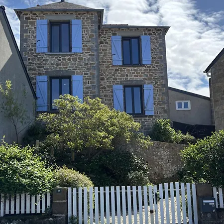 Hjem Petite, Port Blanc Facing The Sea Ferienhaus *
